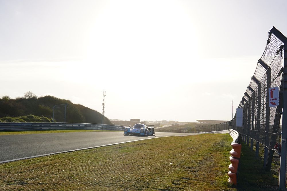 De waterstofauto van Forze Hydrogen Racing in actie op Circuit Zandvoort.