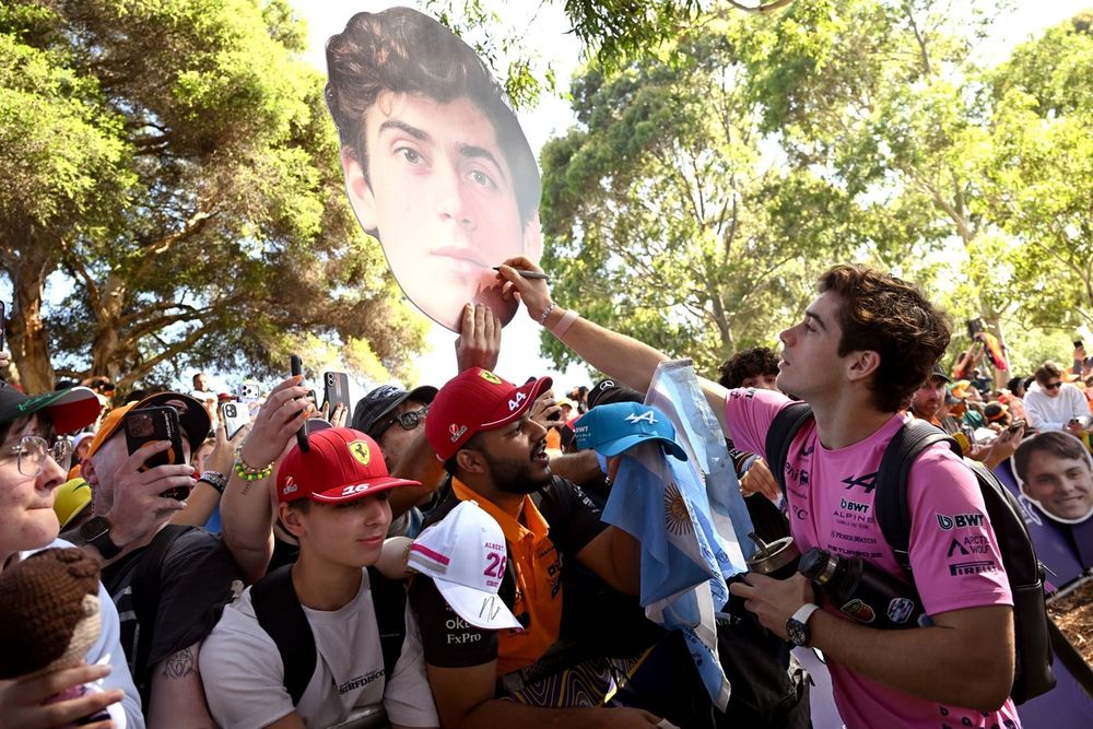 Franco Colapinto, Alpine, con aficionados