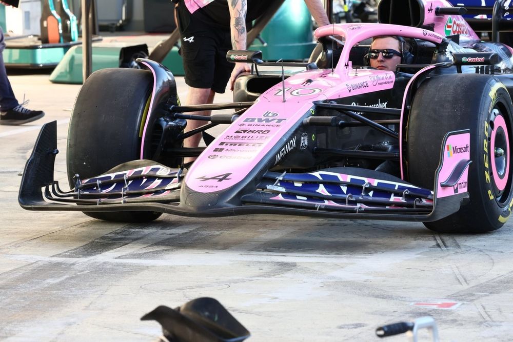 Alpine A524 dettaglio dell'ala anteriore e muso vecchio in uso sulla vettura di Esteban Ocon