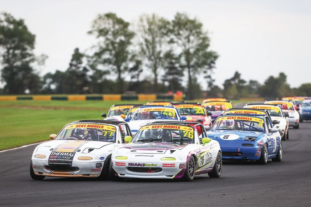 Despite his dominance in
the points, Bray (r) didn’t
have things all his own way