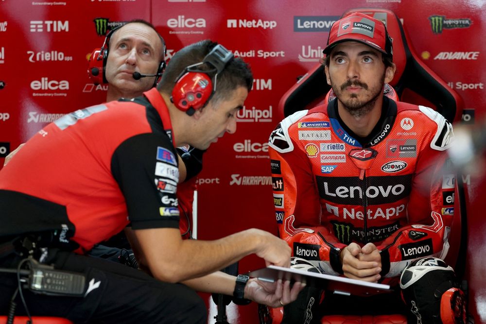Pecco Bagnaia сбил с толку после риска аварий и все еще заканчивая наружные точки Pecco Bagnaia сбил с толку после риска аварий и все еще заканчивая наружные точки