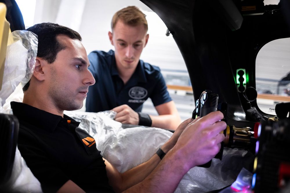 Новый Genesis Hypercar Challenger начинает тестирование, поскольку препараты WEC нарастают Новый Genesis Hypercar Challenger начинает тестирование, поскольку препараты WEC нарастают
