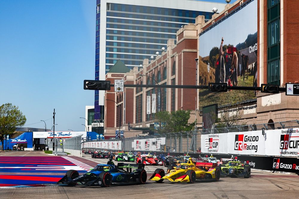 Een week na ruim 500 inhaalacties in Phoenix bleek de IndyCar-race in Arlington geen spektakelstuk.