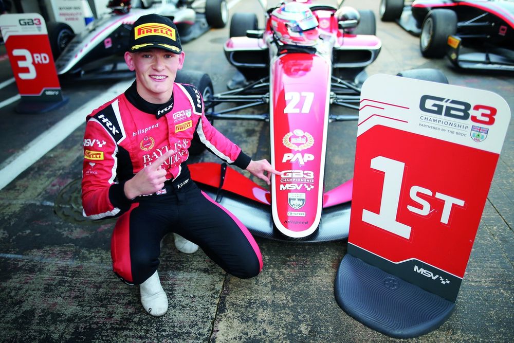 Freddie Slater a également participé à sept courses de F3 britannique (GB3) en 2024 avec Rodin Motorsport, terminant 22e du classement avec 51 points inscrits.