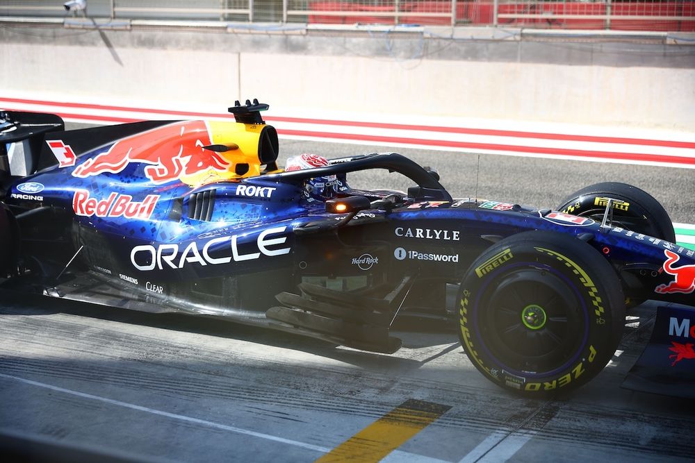 Max Verstappen, Red Bull RB22: si noti l'apertura delle branchie per il raffreddamento dei radiatori