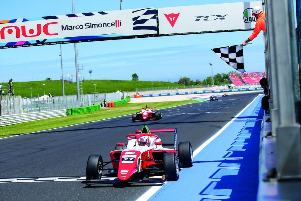 Slater enjoyed a dominant
Italian F4 campaign in
2024 when he won 15 races
