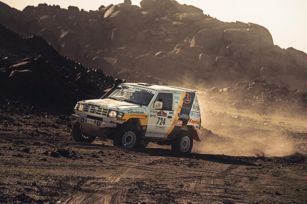 Le vetture della categoria Classic Dakar, preparate dall' RTeam