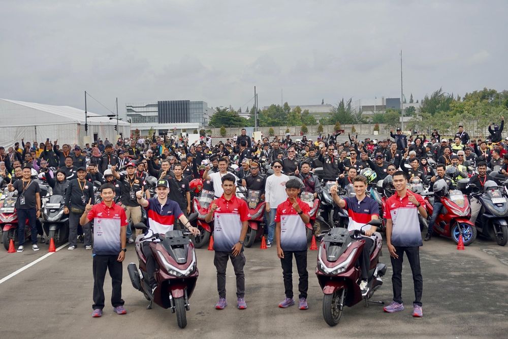Joan Mir, Luca Marini, with Indonesian riders and communities