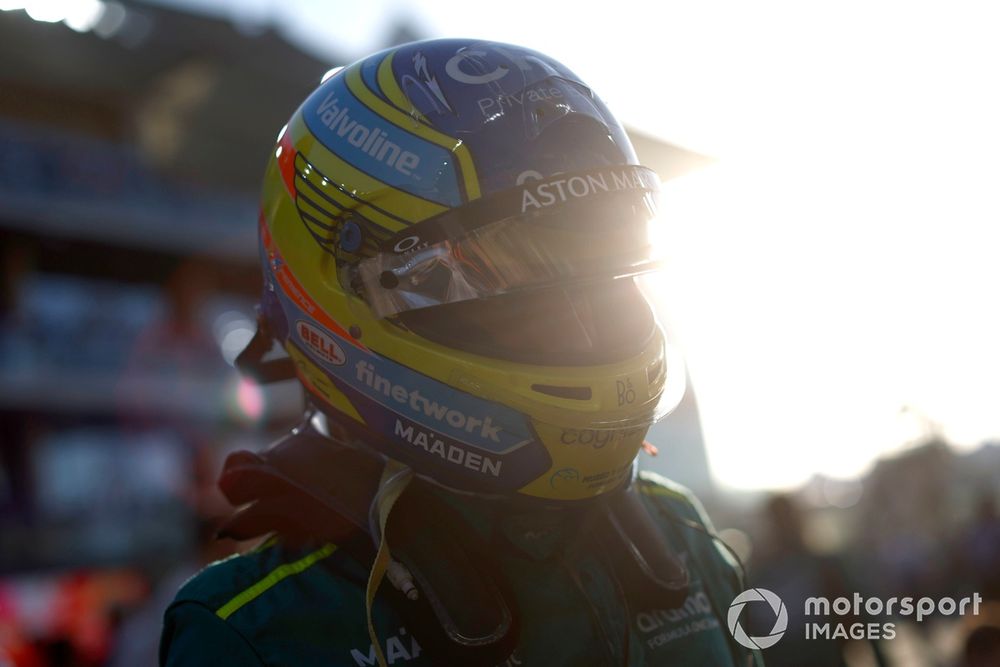 Fernando Alonso, Aston Martin F1 Team, en parrilla