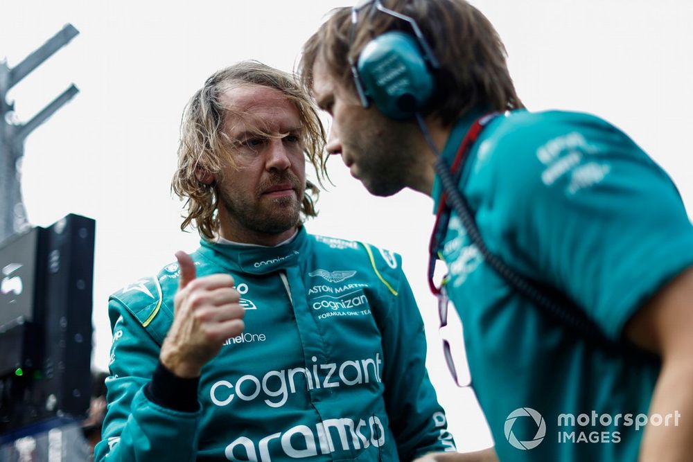 Sebastian Vettel, Aston Martin, en la parrilla