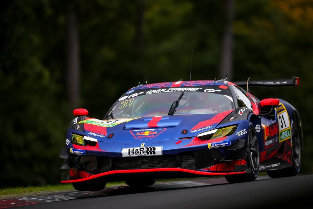 Max Verstappen en Chris Lulham eisten de zege op in NLS9.