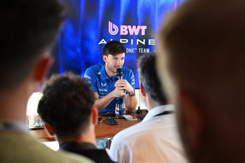 Pierre Gasly, Alpine, al hablar ante los medios el jueves en Spa-Francorchamps.