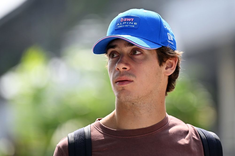 Franco Colapinto, Alpine, al llegar el jueves al circuito de Sepang.