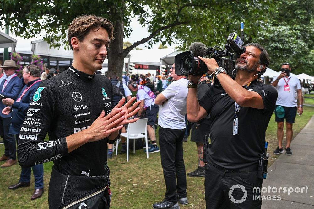 George Russell, Mercedes-AMG F1 Team and Cameraman Jean-Michel Tibi