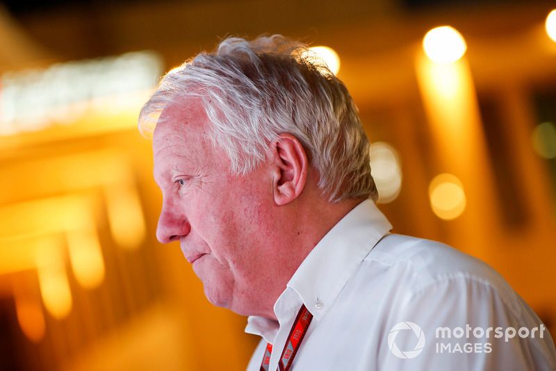 Charlie Whiting kwam al snel met enkele voorstellen, waaronder een systeem dat later de virtuele safety car zou worden.