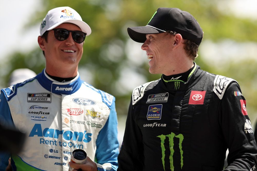 Riley Herbst, 23XI Racing Toyota, Zane Smith, Front Row Motorsports Ford