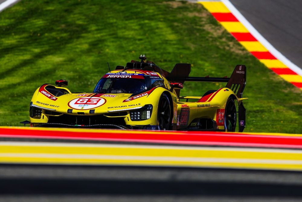 #83 AF Corse Ferrari 499P: Robert Kubica, Yifei Ye, Philip Hanson