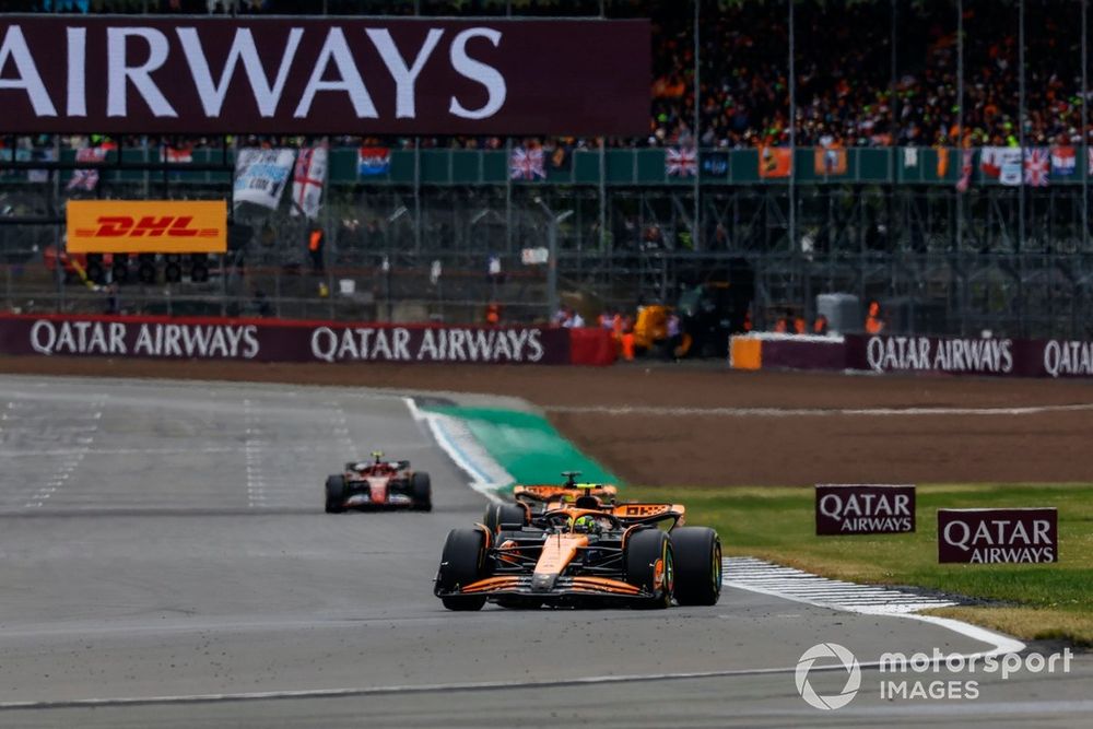 Lando Norris, McLaren MCL38, Oscar Piastri, McLaren MCL38