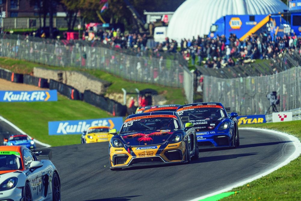 There was a nervy Sprint Challenge finish for Bradshaw at Brands Hatch