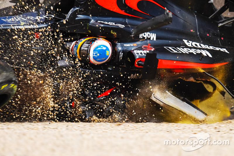 El gran accidente de Fernando Alonso, McLaren MP4-31