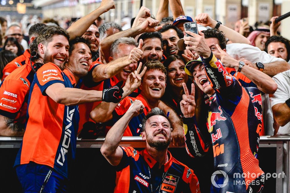 Maverick Vinales a tenu à remonter le moral de son équipe.