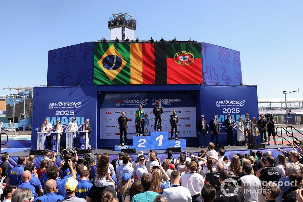 Podio: Vincitore della gara Pascal Wehrlein, TAG Heuer Porsche Formula E Team, secondo Lucas di Grassi, Lola Yamaha ABT Formula E Team, terzo Antonio Felix da Costa, TAG Heuer Porsche Formula E Team.