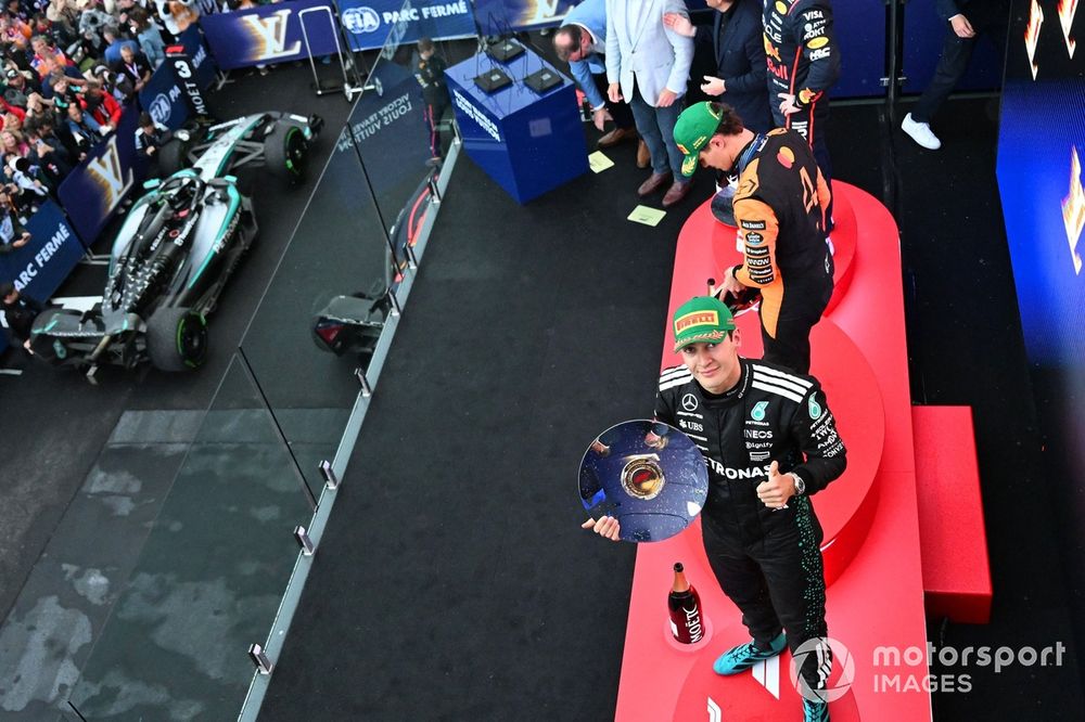 George Russell sur le podium à Melbourne.