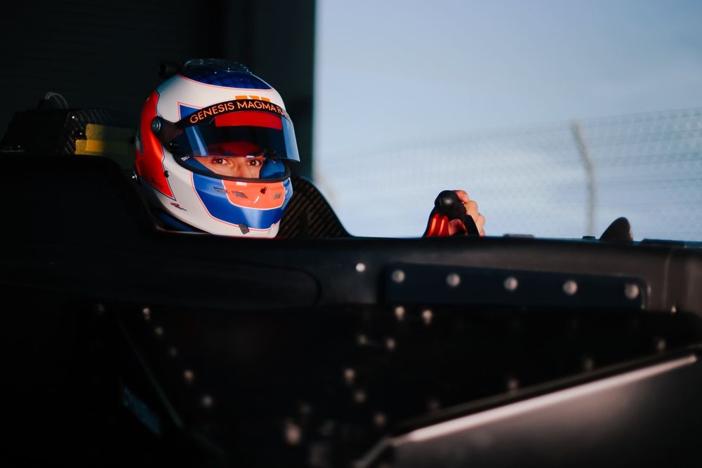 Pipo Derani al simulatore Genesis Magma Racing