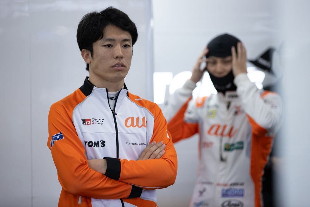 坪井（左）にとっては前人未到の3連覇がかかる