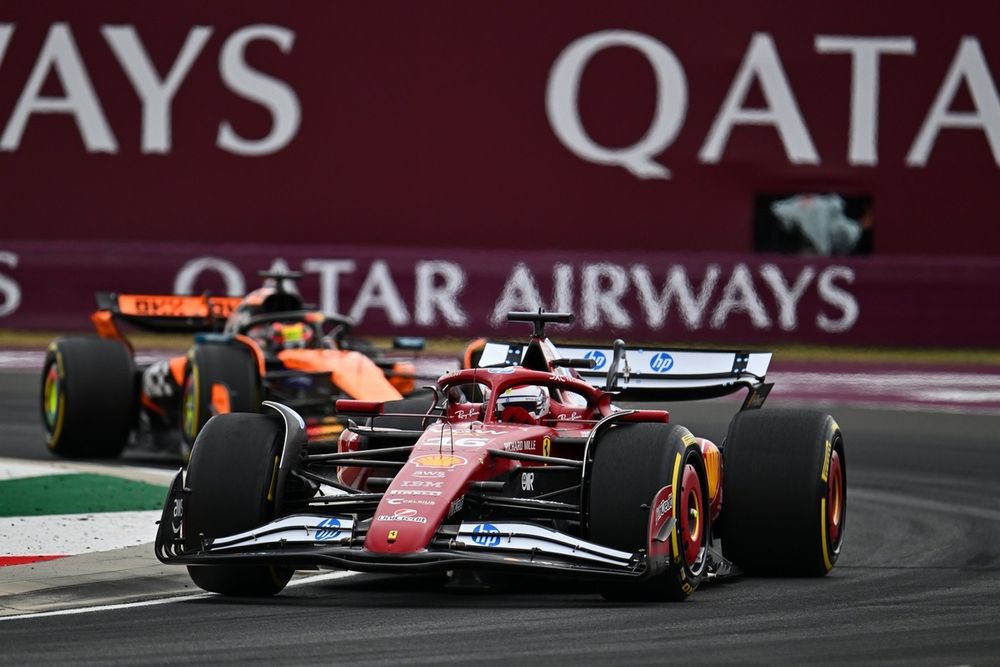 Charles Leclerc devant Oscar Piastri.