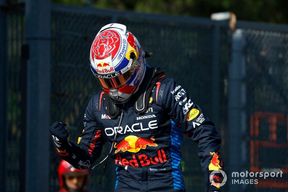 Max Verstappen, Red Bull Racing, celebra la pole en el Parc Ferme 