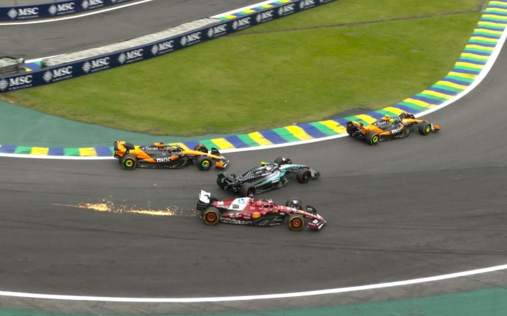 L'incidente tra Piastri, Antonelli e Leclerc alla ripartenza dalla safety car