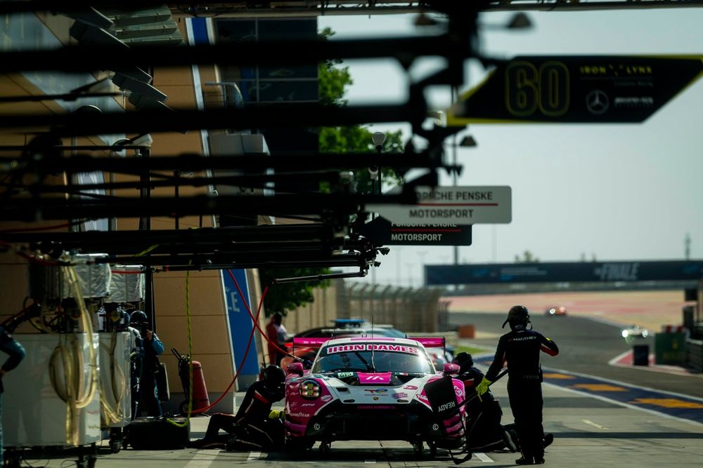 #85 Iron Dames Porsche 911 GT3 R LMGT3: Celia Martin, Rahel Frey, Michelle Gatting