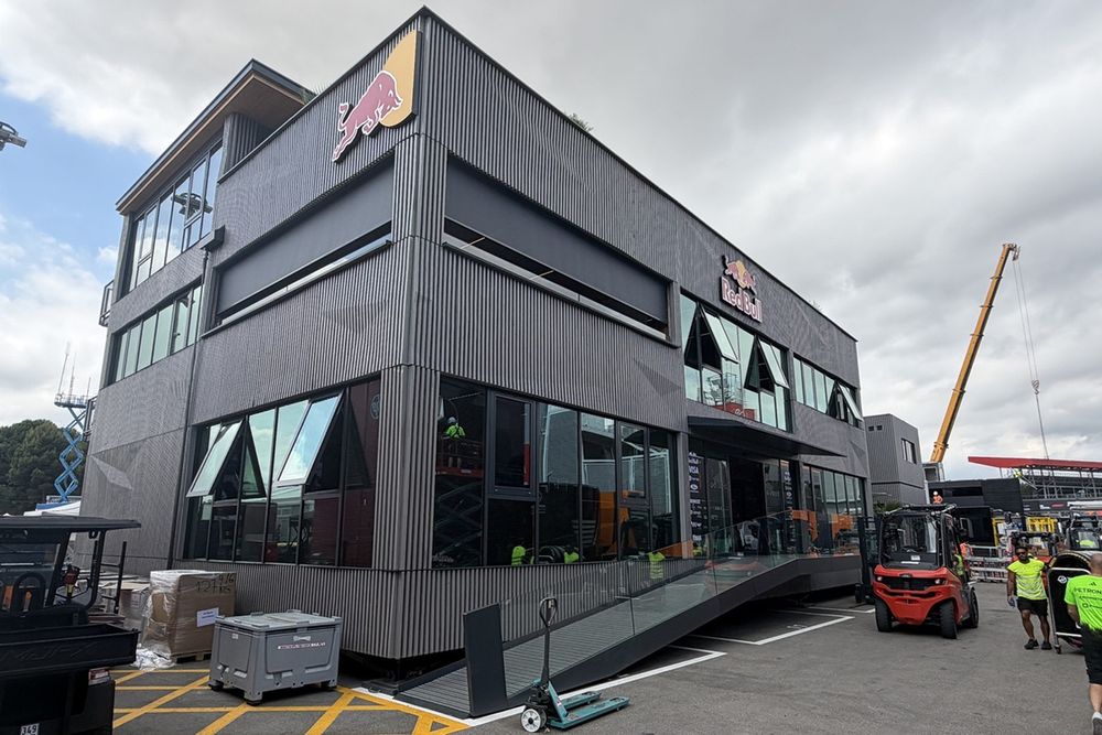 L'Hospitality Red Bull a Barcellona: hanno usato la seconda che non è quella di Monte Carlo