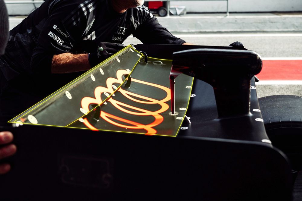 Ala posteriore Audi con i due flap mobili chiusi