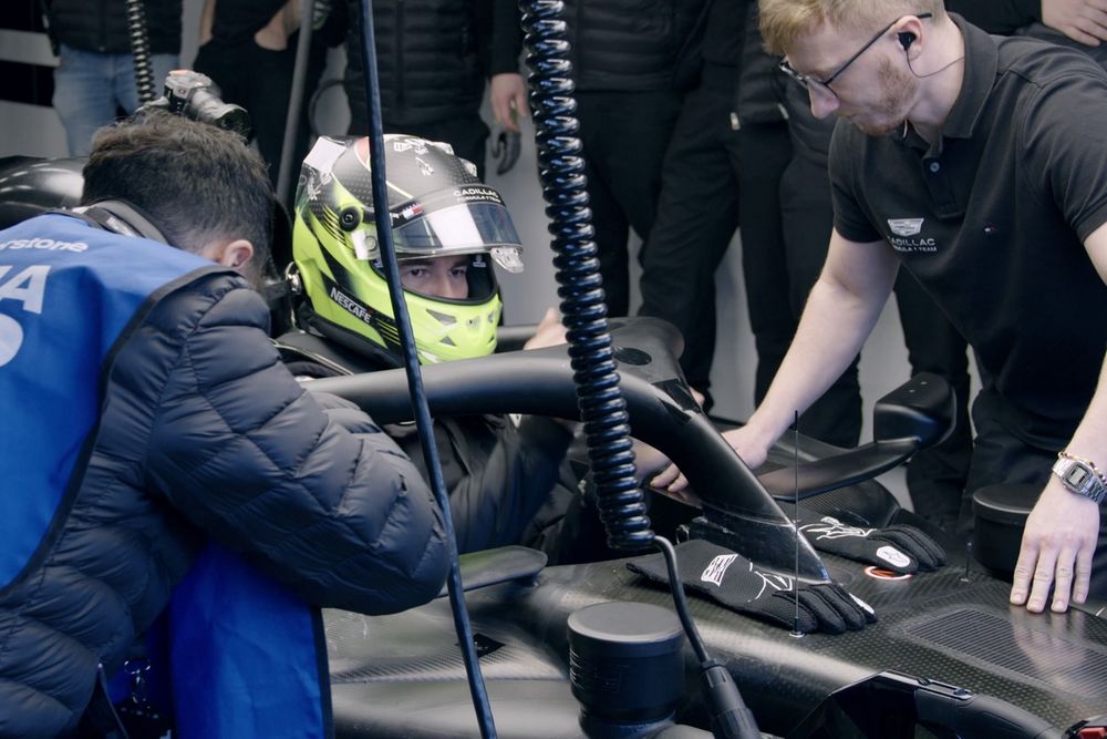 Sergio Perez sulla Cadillac per il filming day svolto a Silverstone venerdì scorso
