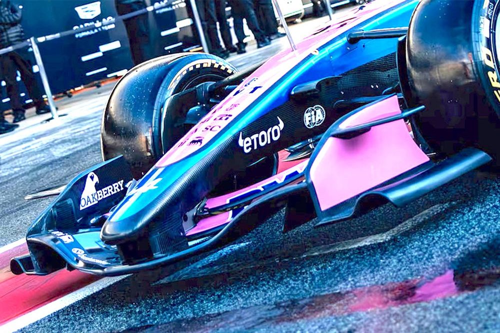 Alpine A526: detalle del alerón delantero con las aletas acondicionadoras de flujo