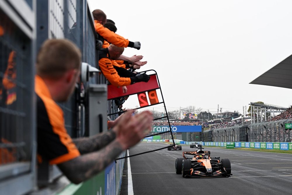 De BBC ziet daarnaast een andere grote lijn in de race: een McLaren die weer meedoet. Piastri had volgens het medium zonder safety car misschien zelfs kunnen winnen.