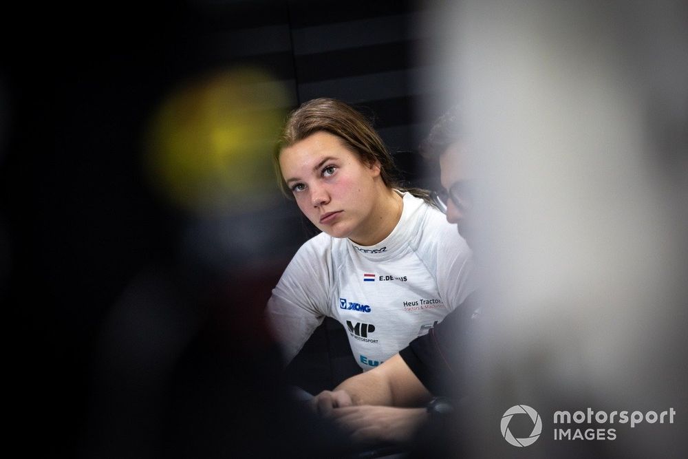 Emely de Heus is namens MP Motorsport een van de twee Nederlandse deelneemsters in F1 Academy.