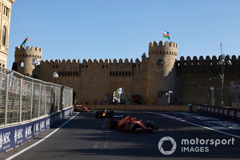 Charles Leclerc, Ferrari SF-24, Sergio Perez, Red Bull Racing RB20, Carlos Sainz, Ferrari SF-24