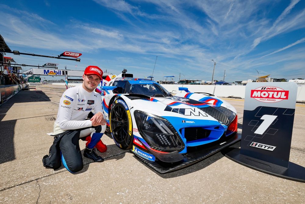 #24 BMW M Team RLL BMW M Hybrid V8: Dries Vanthoor