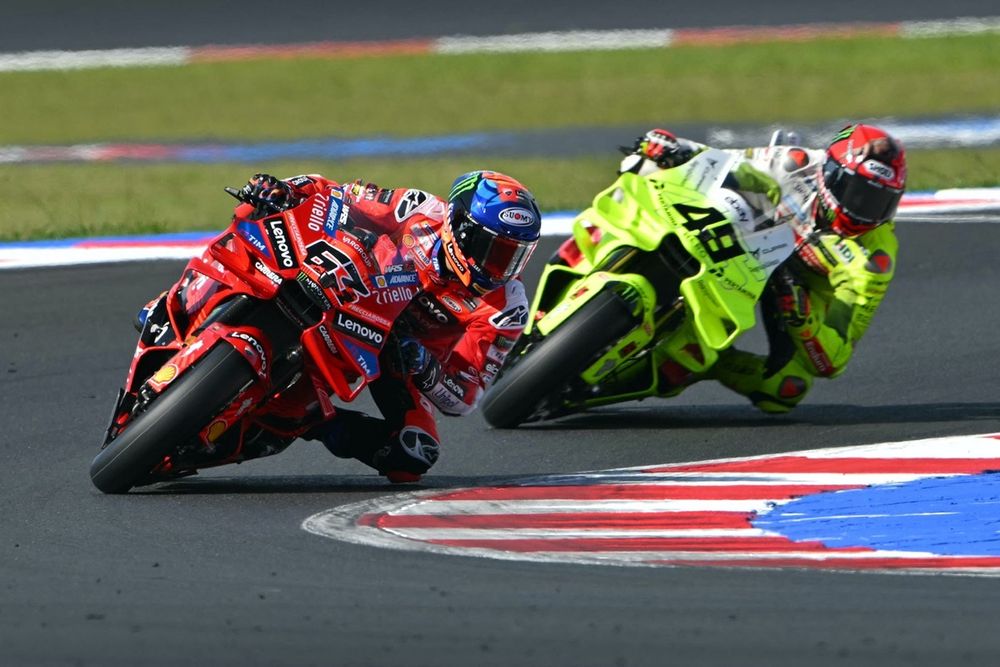MotoGP делает еще один шаг к F1, чтобы устранить командные различия к 2027 году.