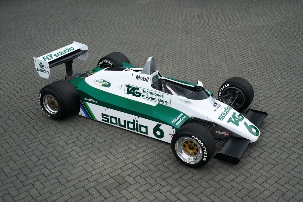 While pretty the FW08 was the last of its kind from the first ground effects era