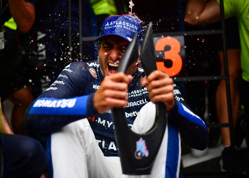 表彰台は“ユニコーン”のおかげ！？ サインツJr.のヘルメットに