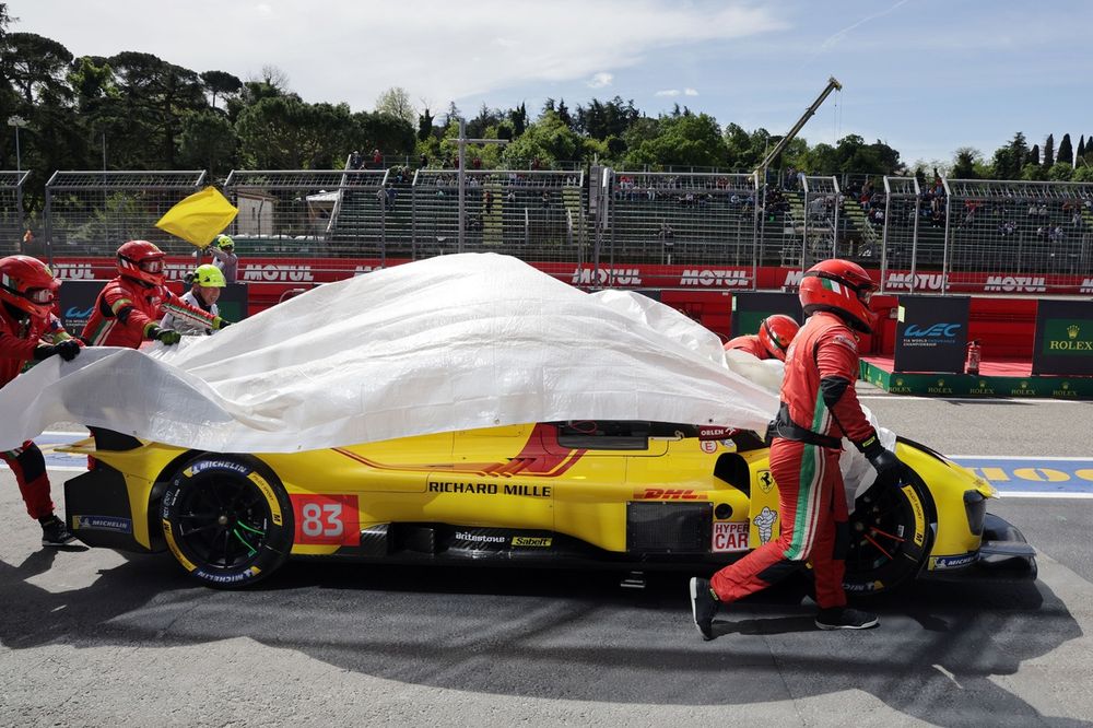 #83 AF Corse Ferrari 499P: Robert Kubica, Yifei Ye, Philip Hanson