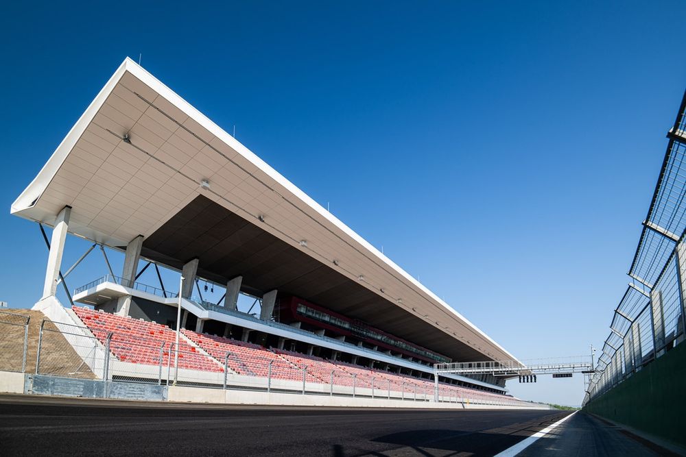 La nouvelle tribune du Hungaroring.