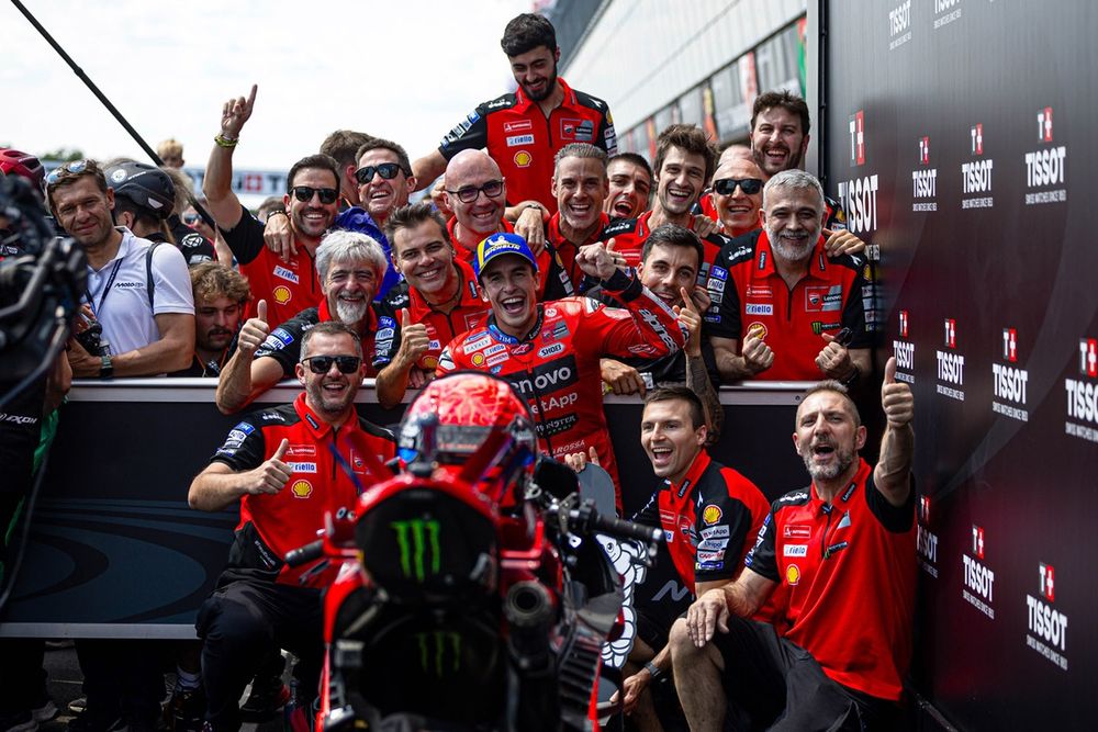 Marc Márquez, Ducati Team celebra junto a su equipo la victoria en Brno