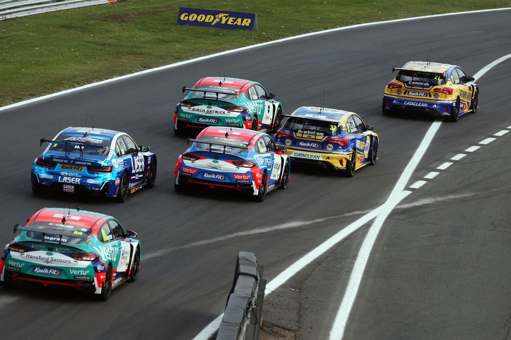 A clash between Cammish and Rowbottom cost Alliance Ford the manufacturers' title, but it was still able to take the teams' crown
