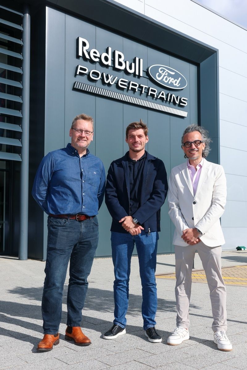 Max Verstappen, Laurent Mekies, Ben Hodgkinson, gira Red Bull Powertrains-Ford