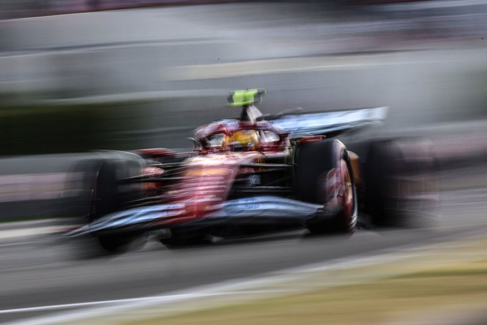 Гамильтон разрывает «большую, большую борьбу» с автомобилем Ferrari F1 в Венгрии Гамильтон разрывает «большую, большую борьбу» с автомобилем Ferrari F1 в Венгрии